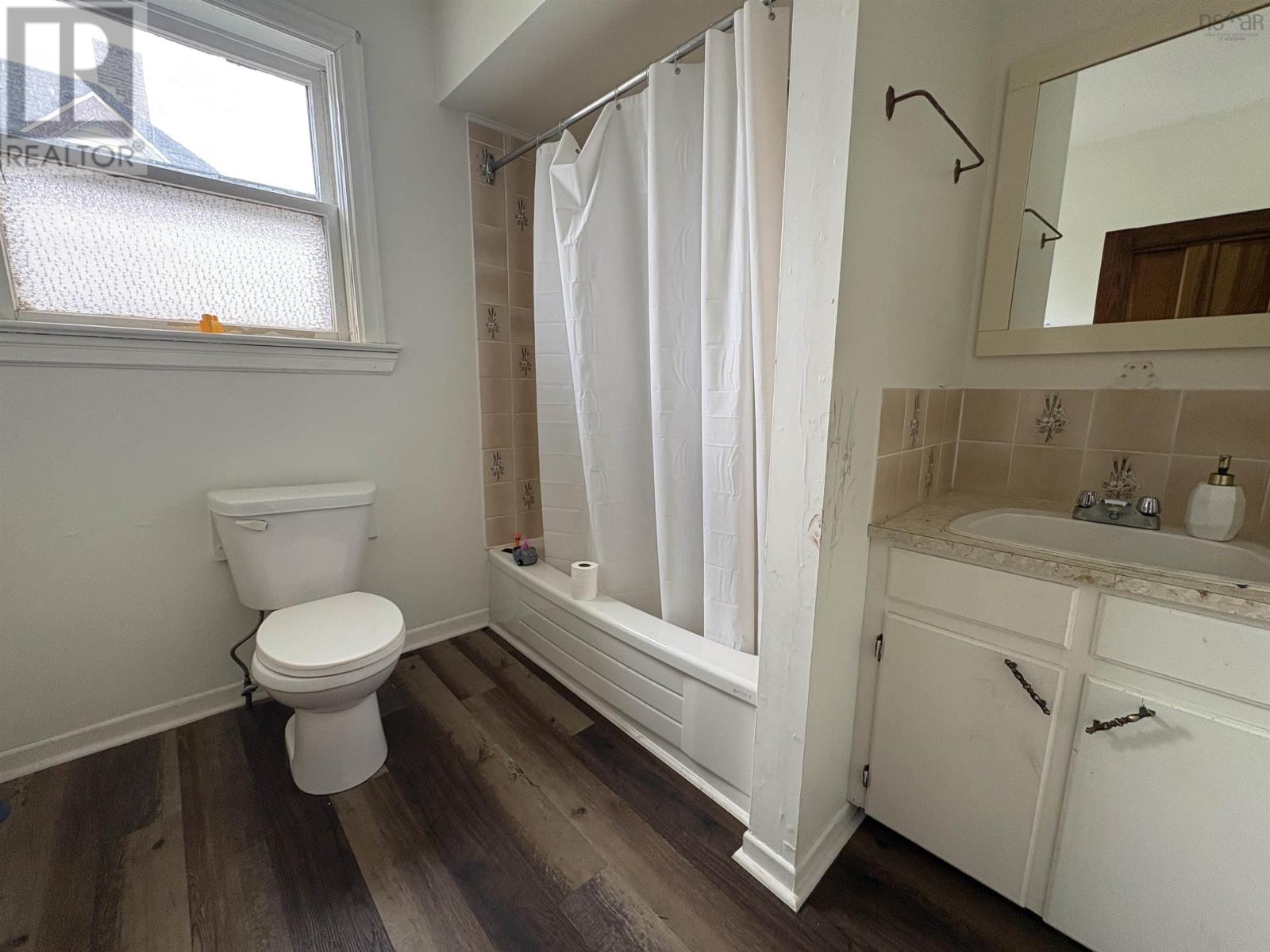 Property 8 of 21 of 143 MacKay Street