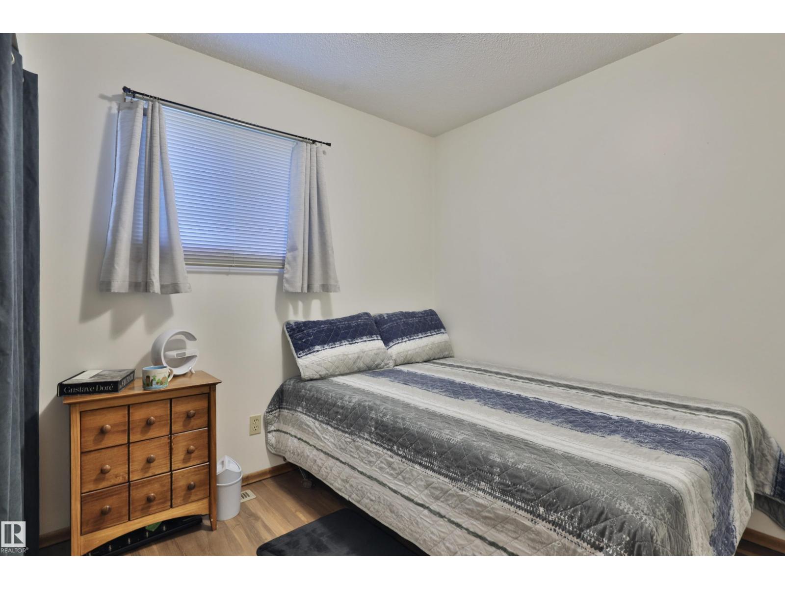 6309 49 ST - 17