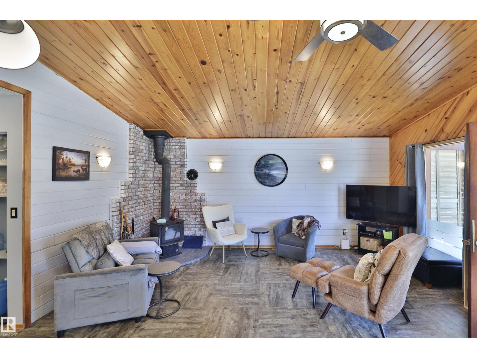 6309 49 ST - 15