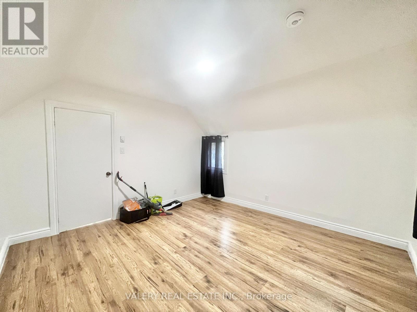 2 Bed, 1 Bath Multi-Family for Rent in Ottawa – B – 67 QUEEN MARY STREET, Ottawa – MLS# X13027450 - Image 11