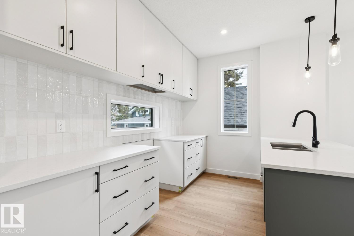 14816 93 AV NW, Edmonton