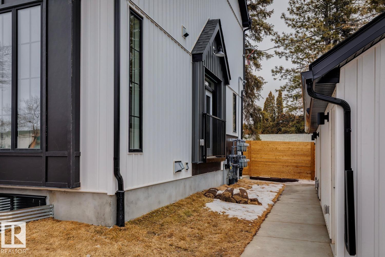 14816 93 AV NW - 27