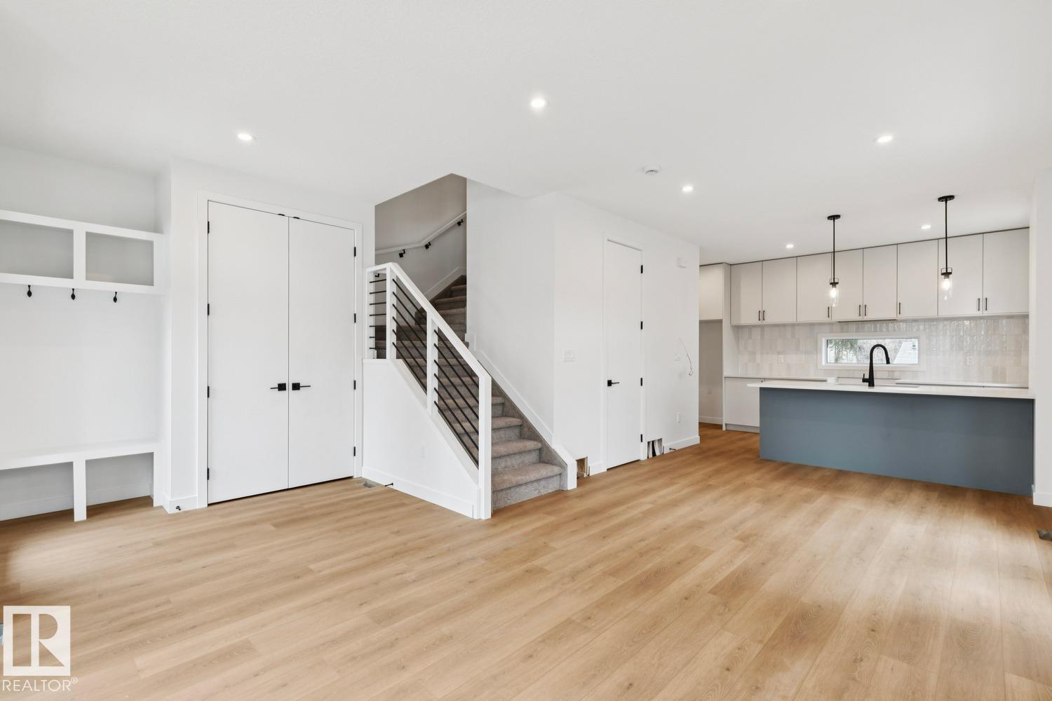 14816 93 AV NW, Edmonton