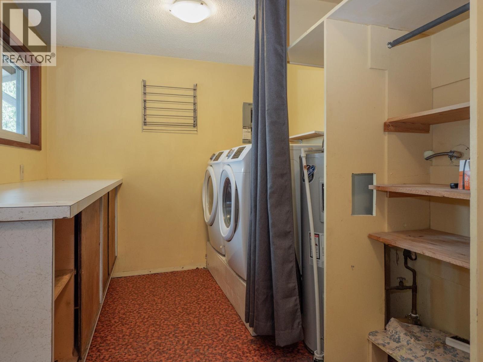 5750 SPINDRIFT STREET, Sechelt