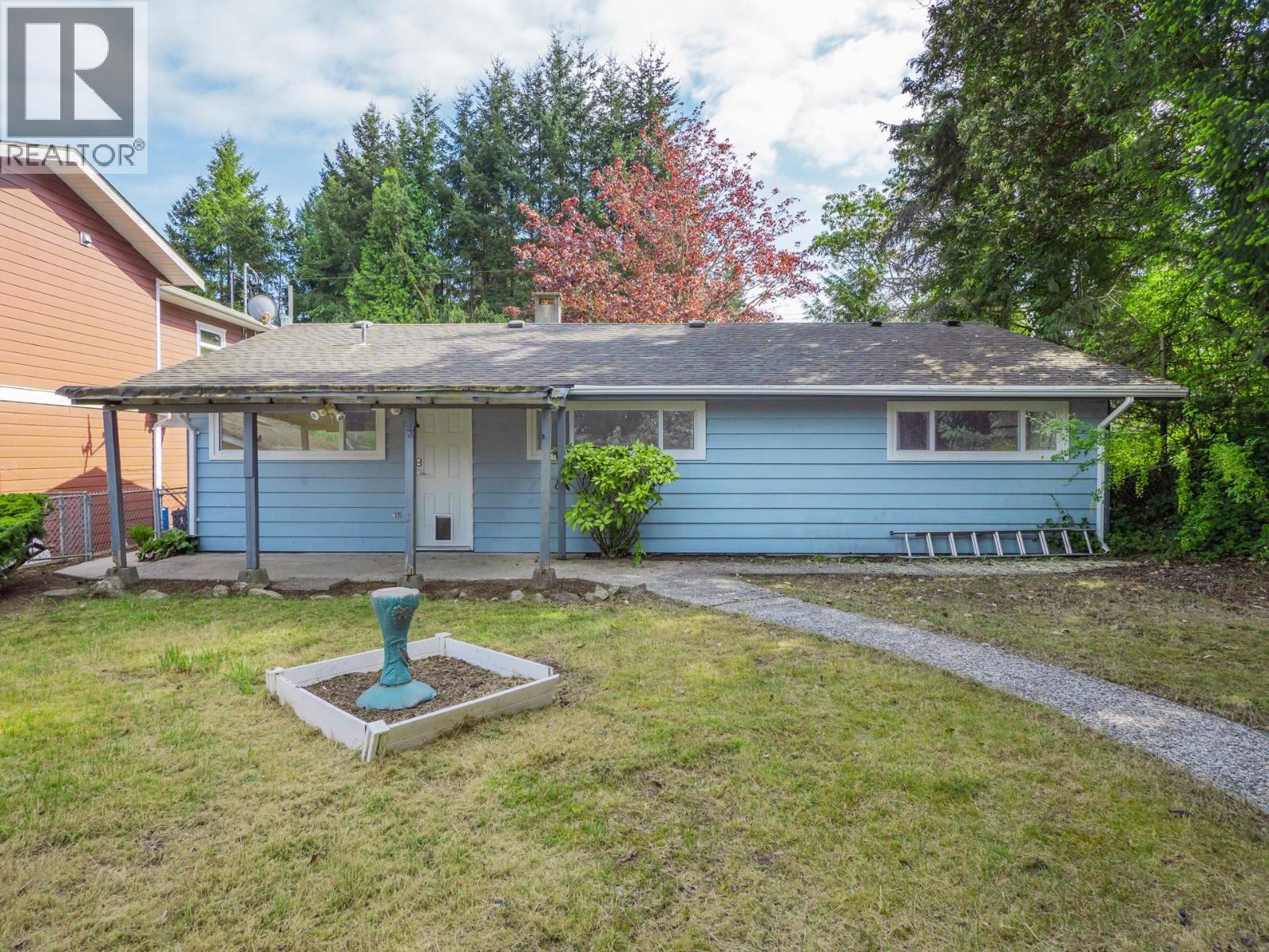 5750 SPINDRIFT STREET, Sechelt
