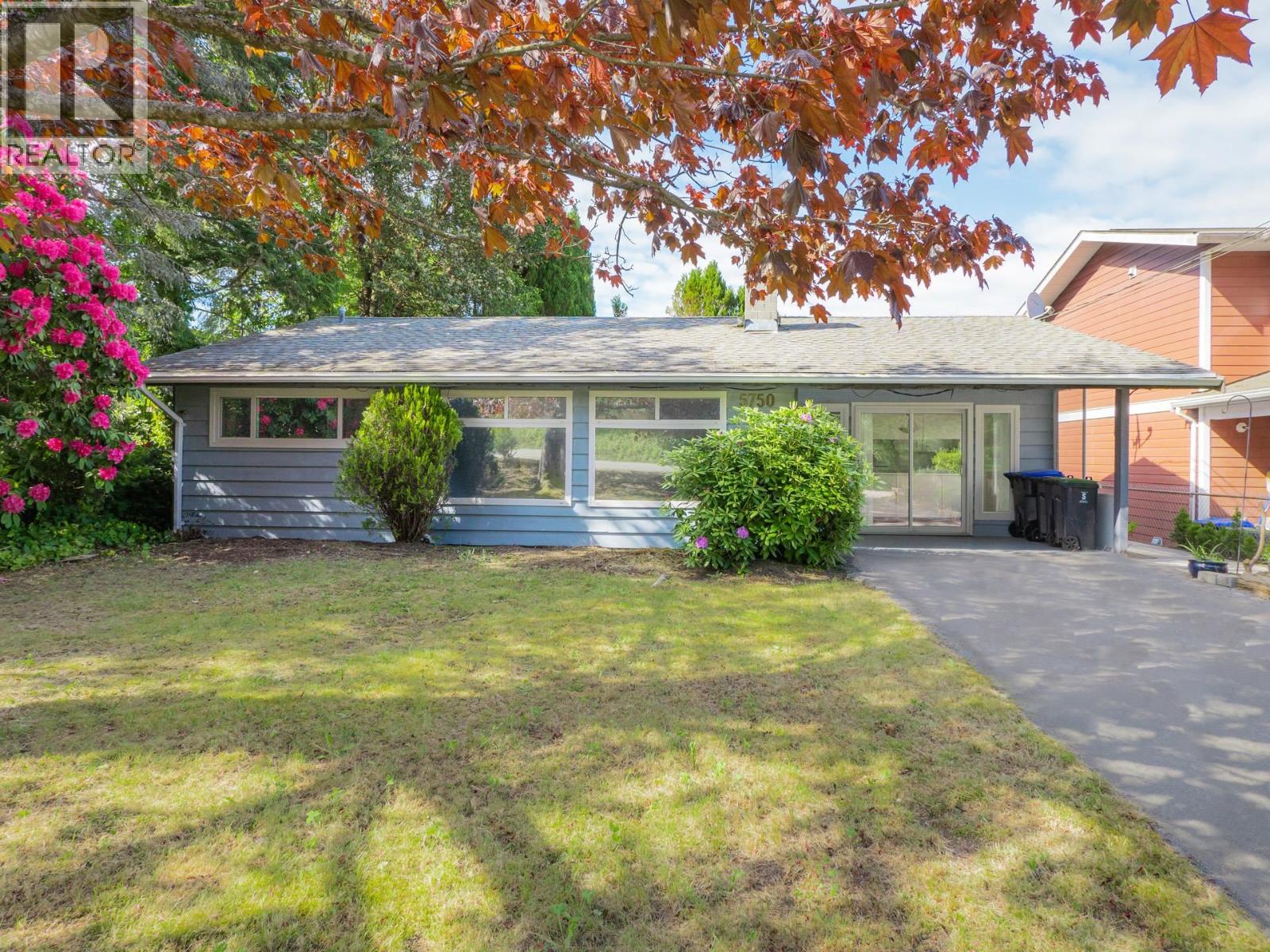 5750 SPINDRIFT STREET, Sechelt