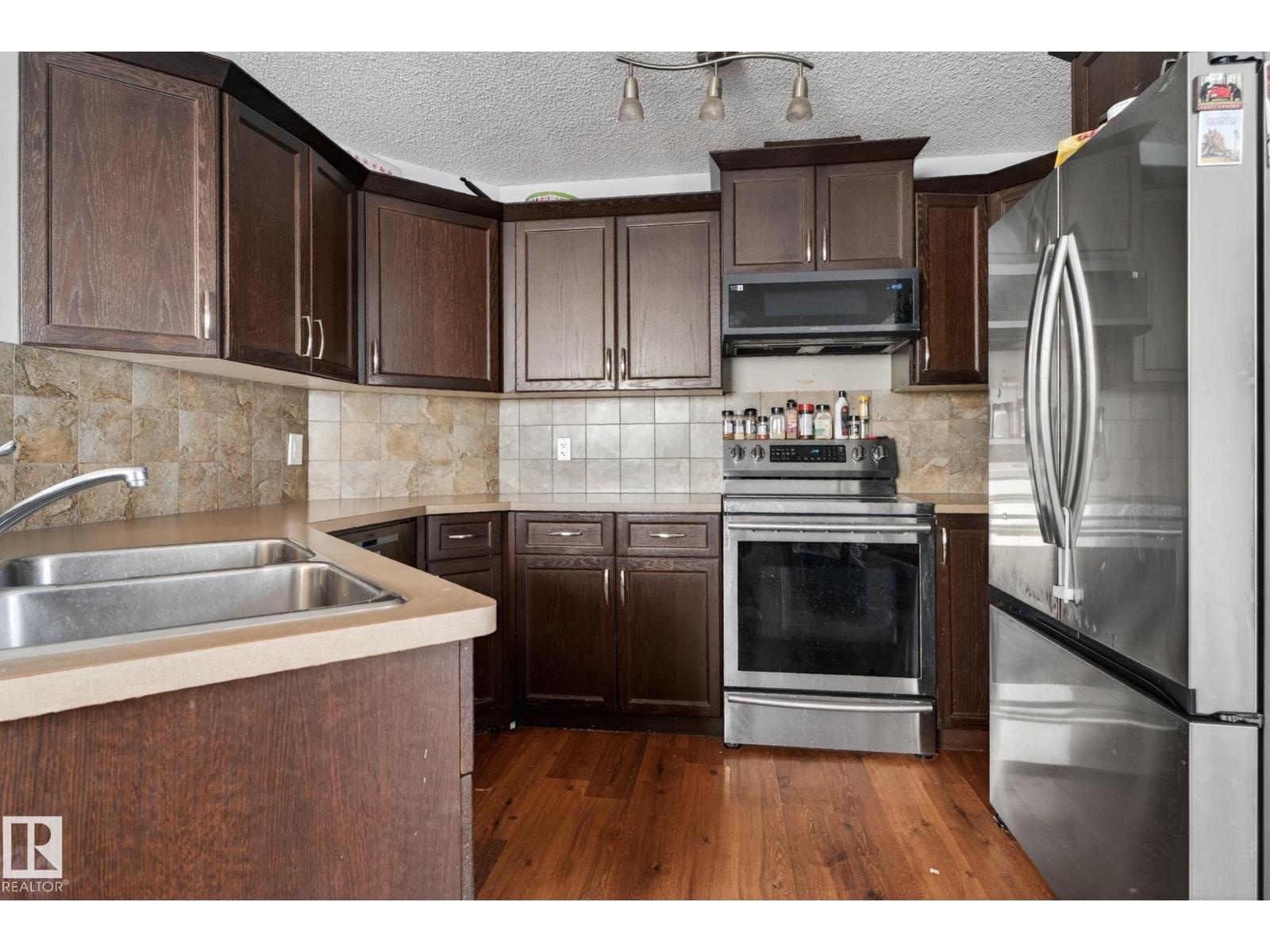 18 AUSTIN CO, Spruce Grove