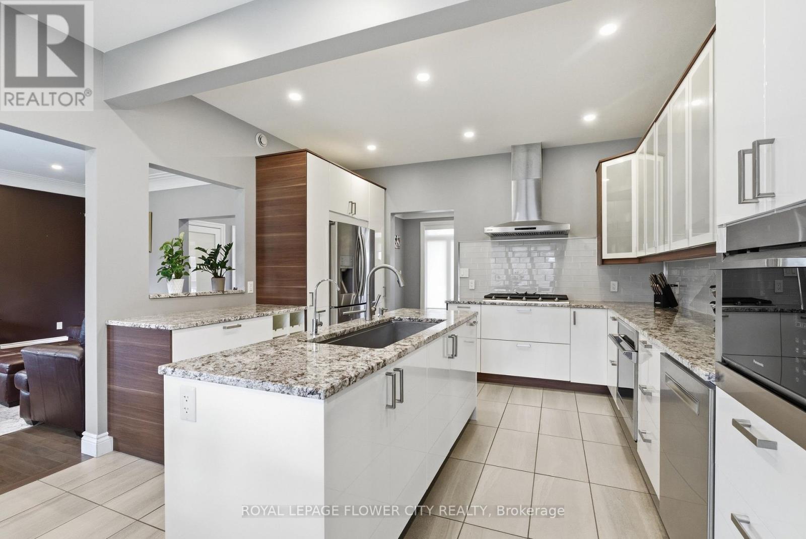 276 MILLCREEK DRIVE W - 12