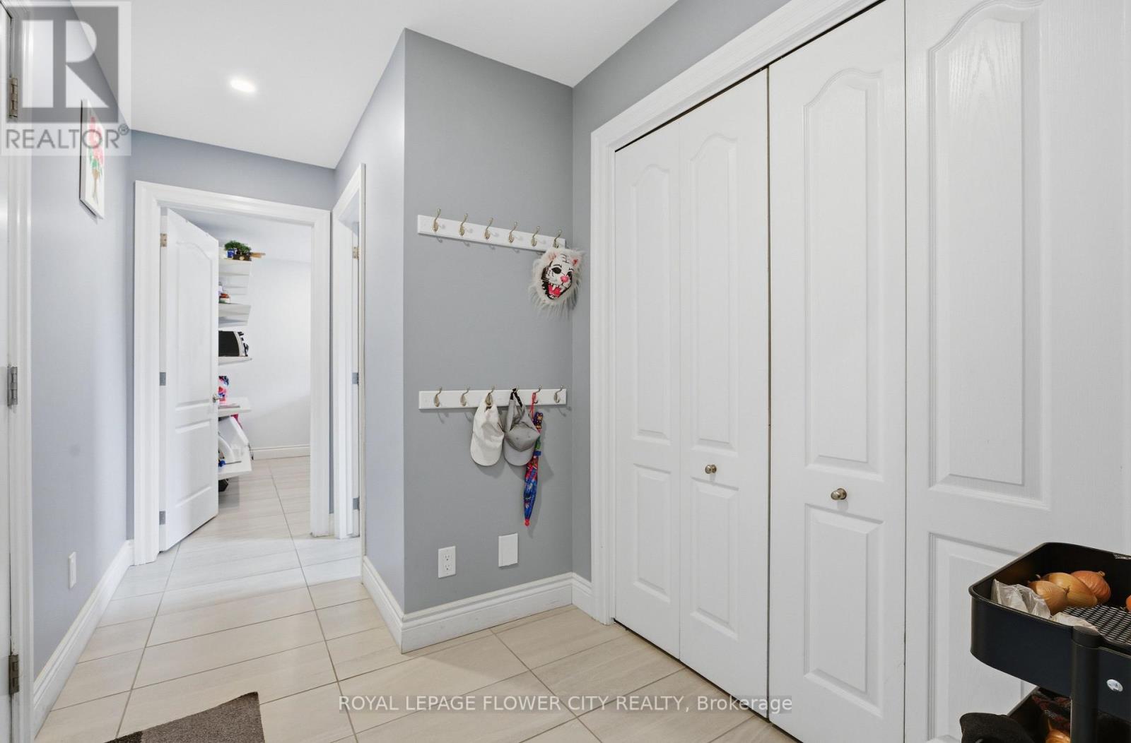 276 MILLCREEK DRIVE W - 17