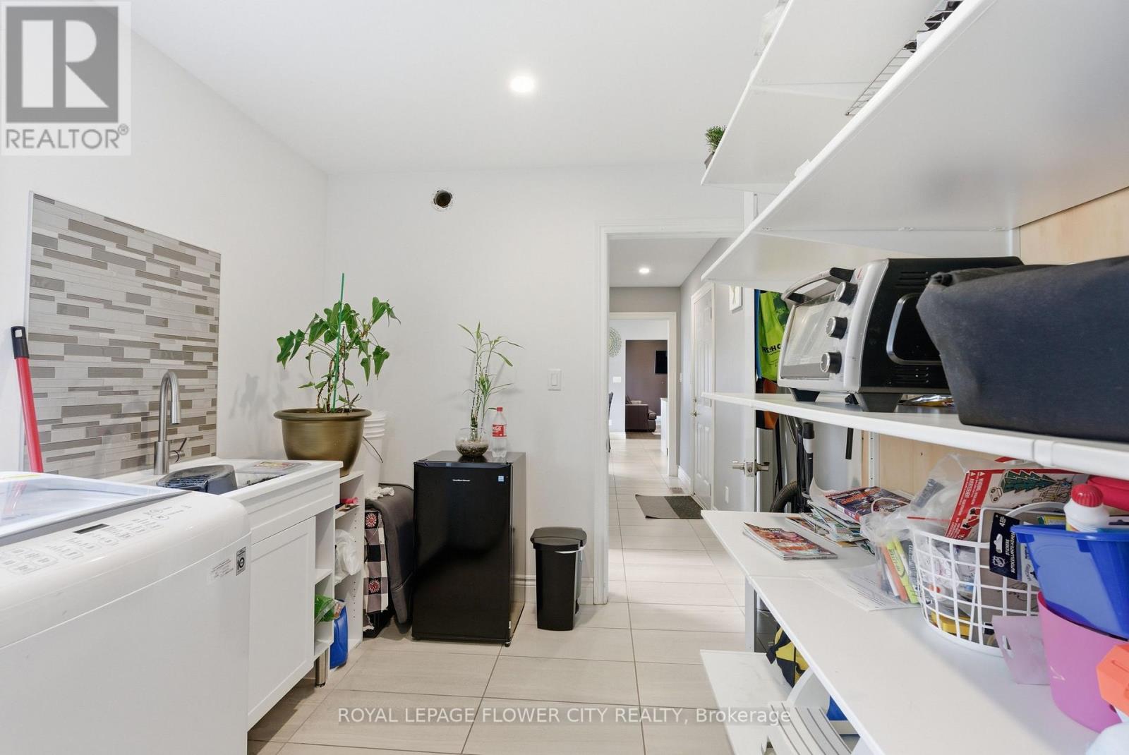 276 MILLCREEK DRIVE W - 19