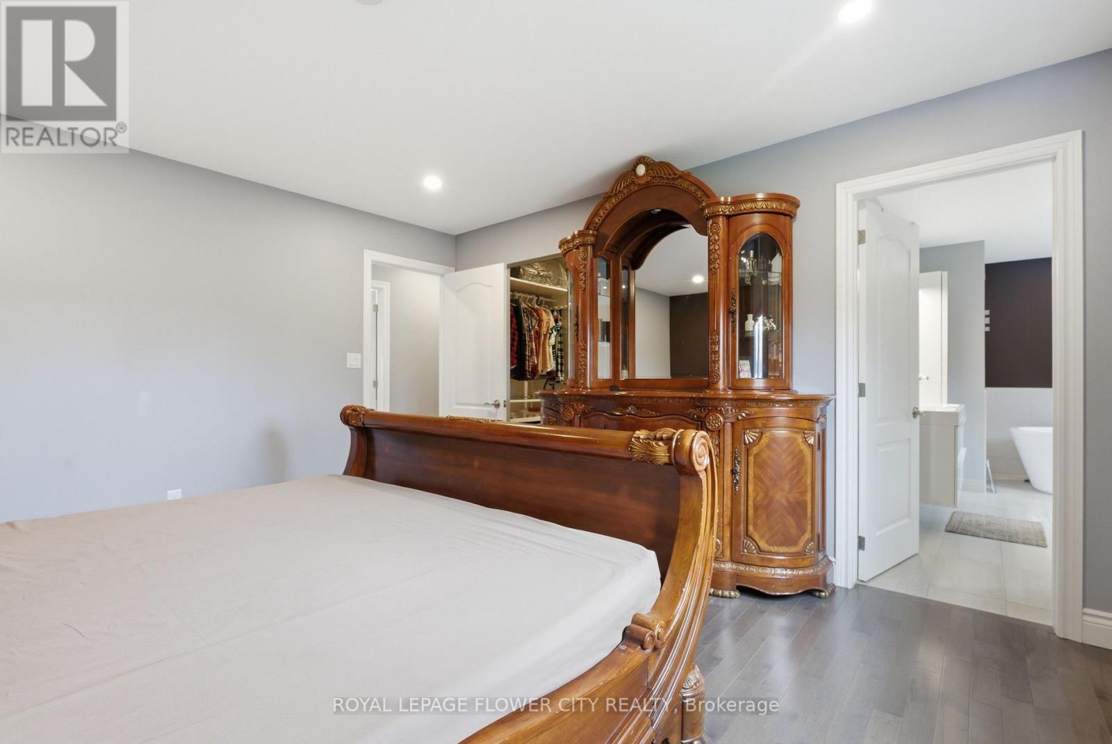 276 MILLCREEK DRIVE W - 25
