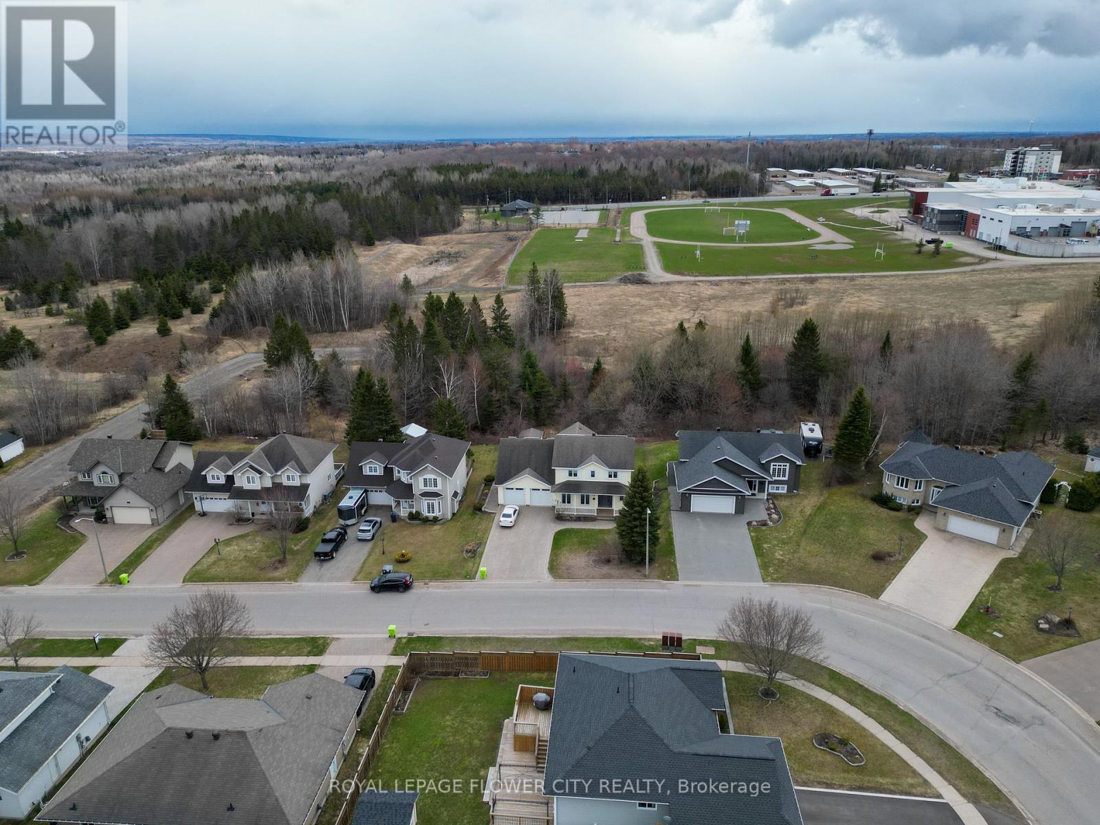 276 MILLCREEK DRIVE W - Image 3