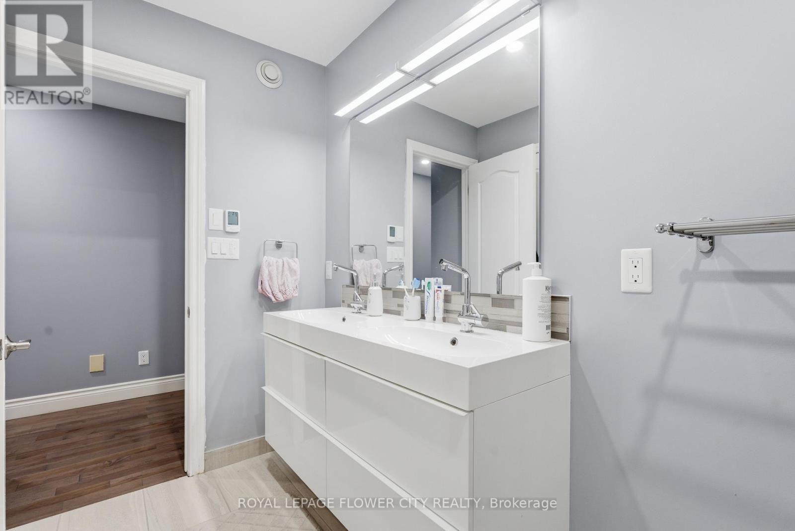 276 MILLCREEK DRIVE W - 33