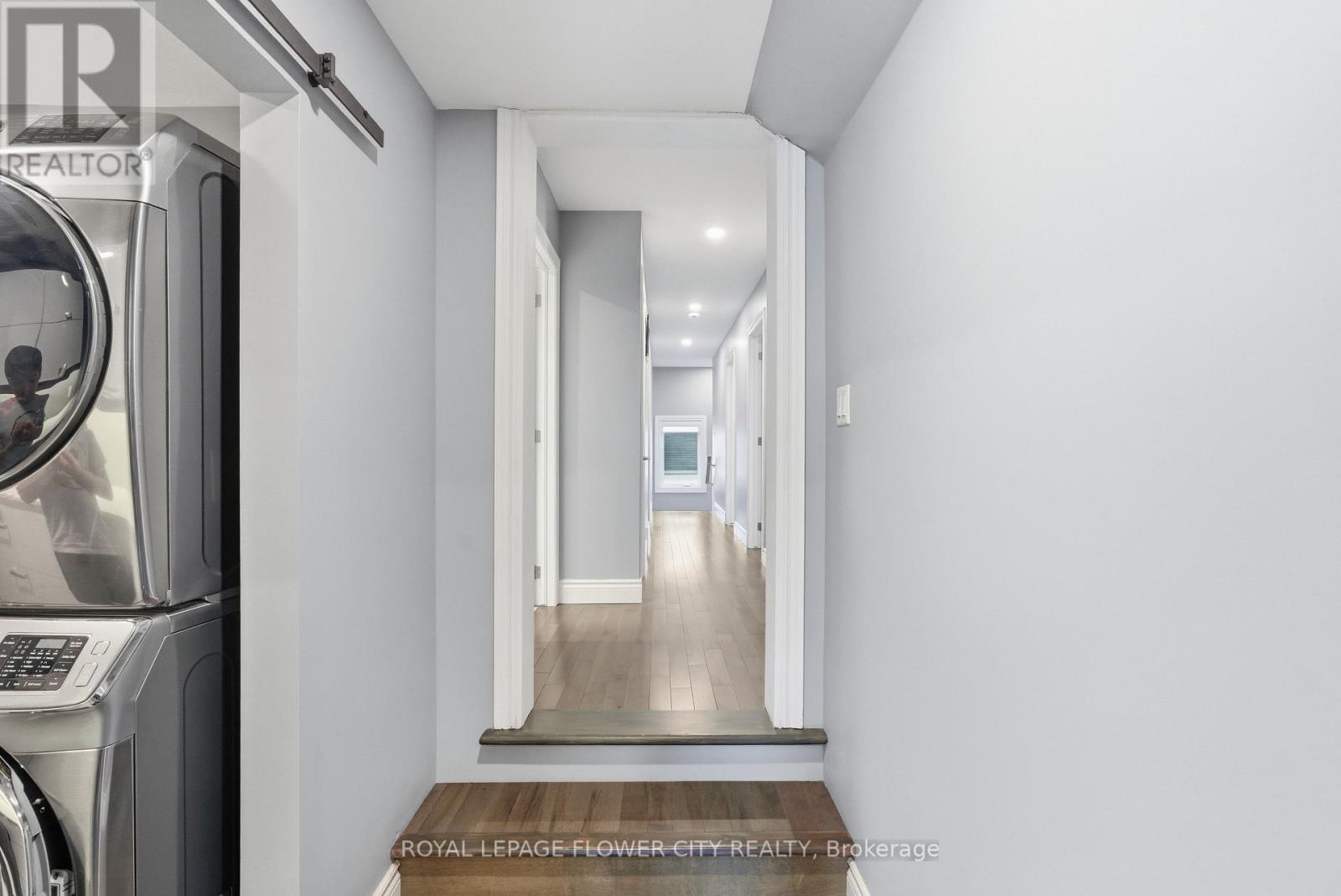 276 MILLCREEK DRIVE W - 37
