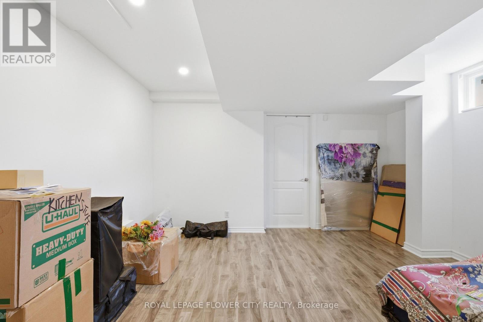 276 MILLCREEK DRIVE W - 44