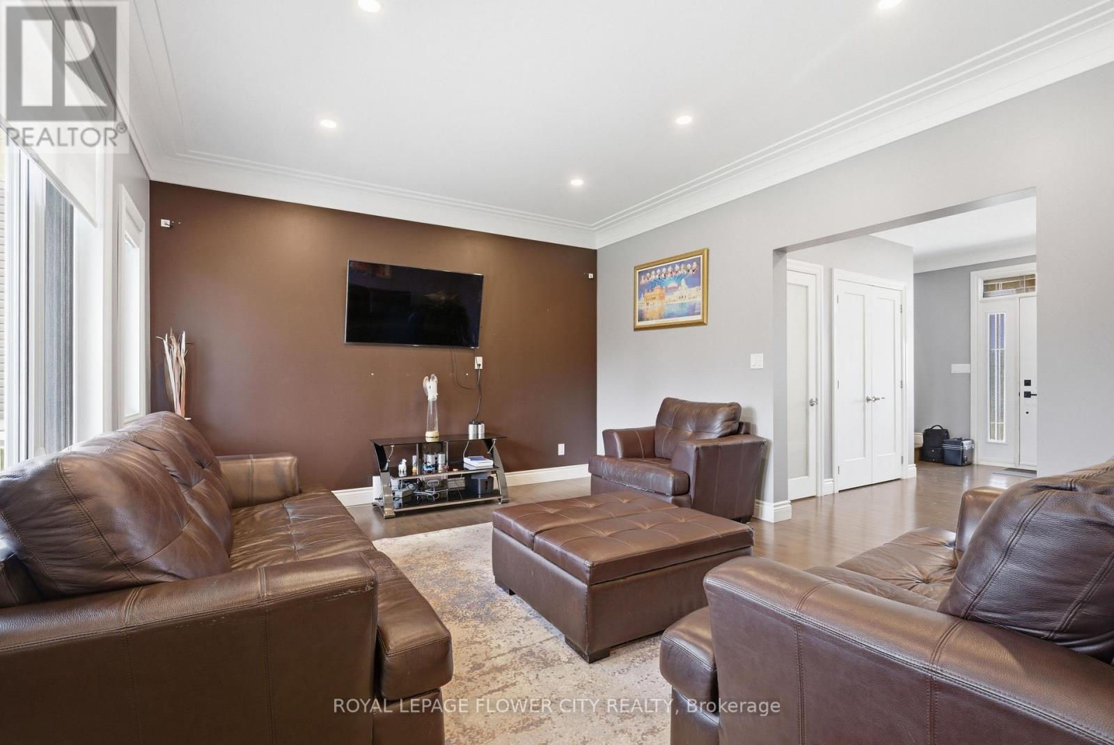 276 MILLCREEK DRIVE W - 9