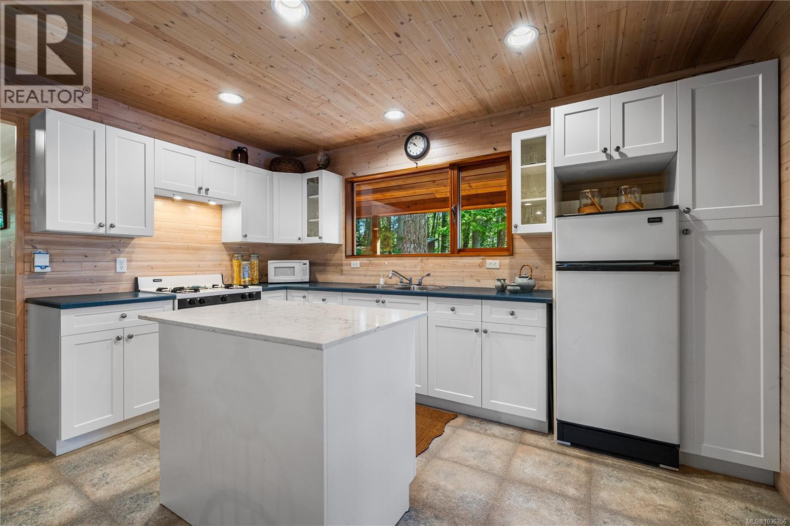 Lot 1472 Main Lake, Quadra Island Lake - 14