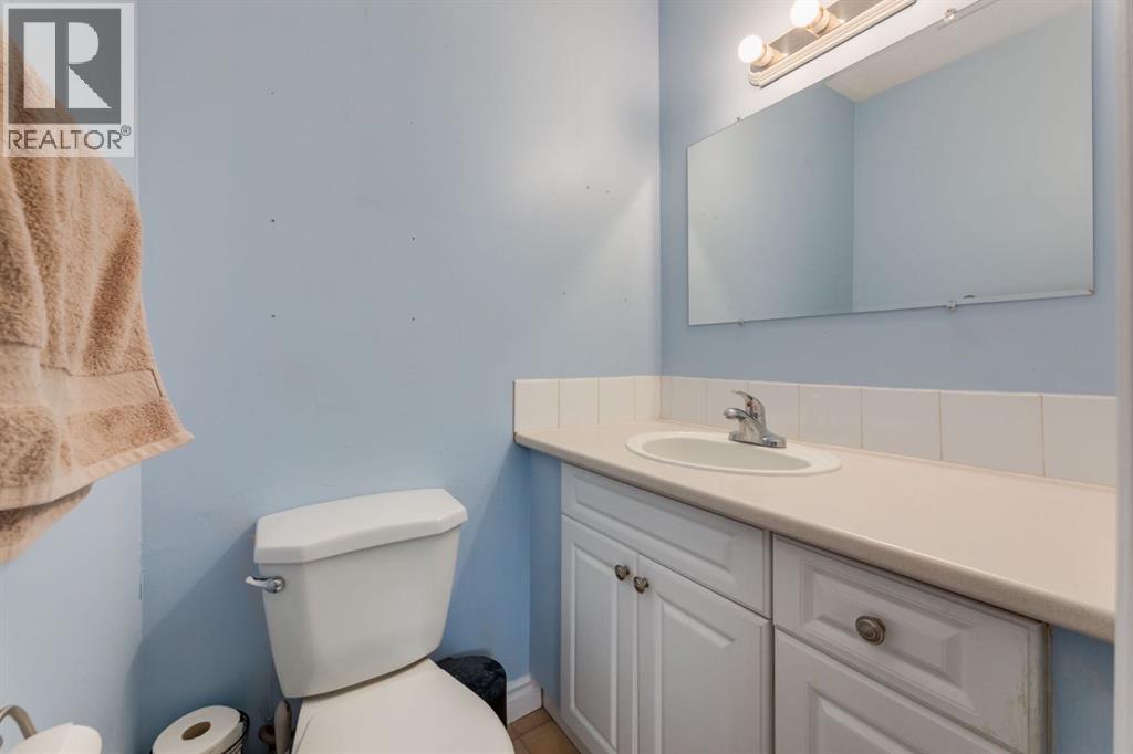 4363 70 Street NW - 12