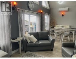 4 Ross Avenue thumbnail 15