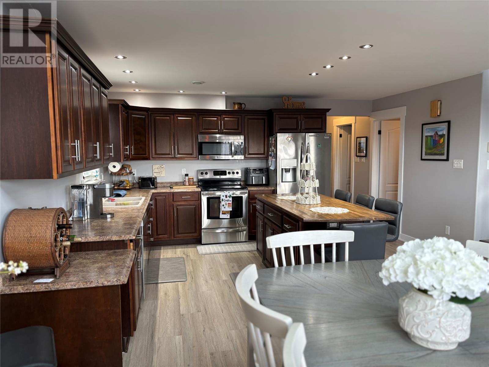 4 Ross Avenue - 10