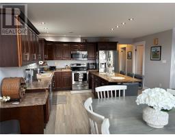 4 Ross Avenue thumbnail 10