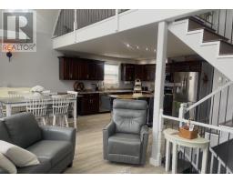 4 Ross Avenue thumbnail 14
