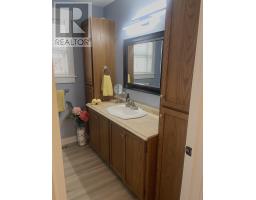4 Ross Avenue thumbnail 19