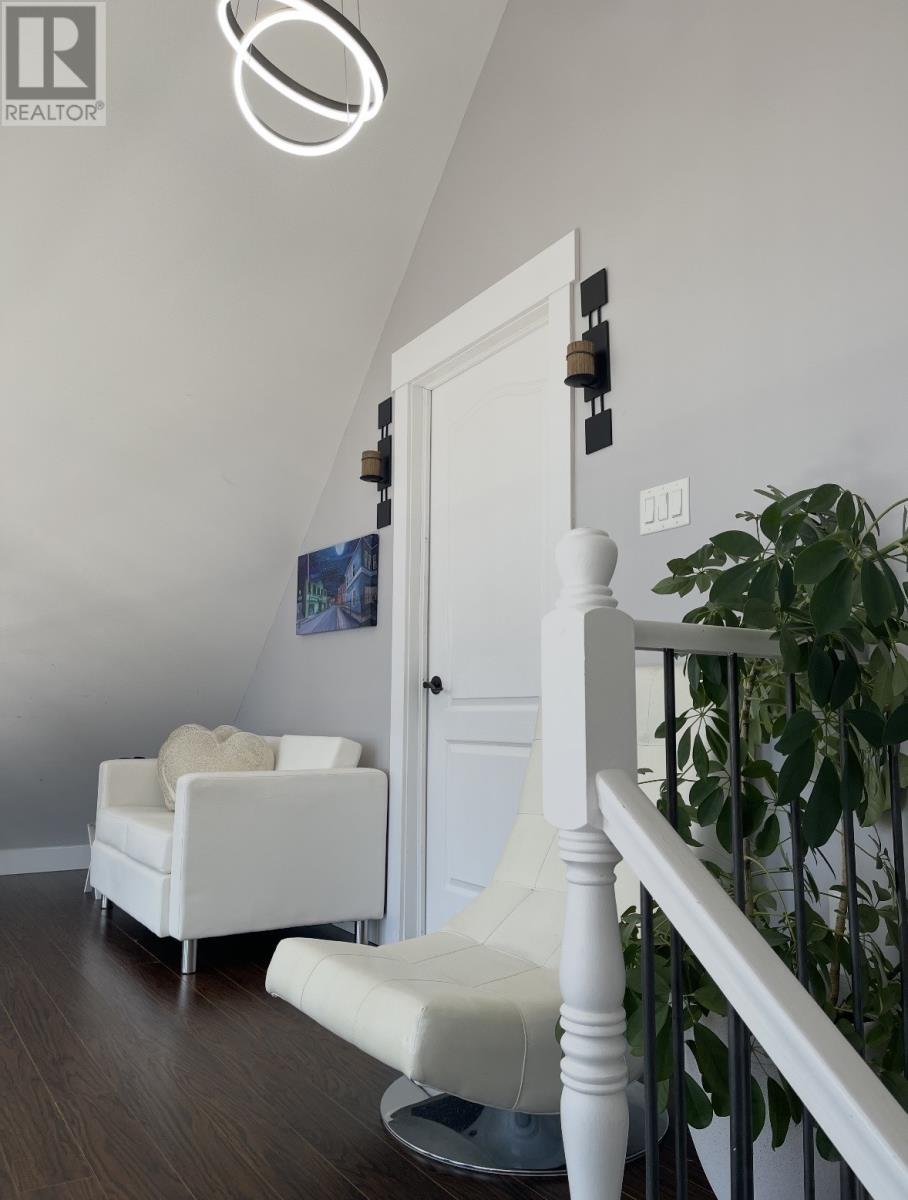4 Ross Avenue - 25