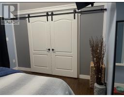 4 Ross Avenue thumbnail 30