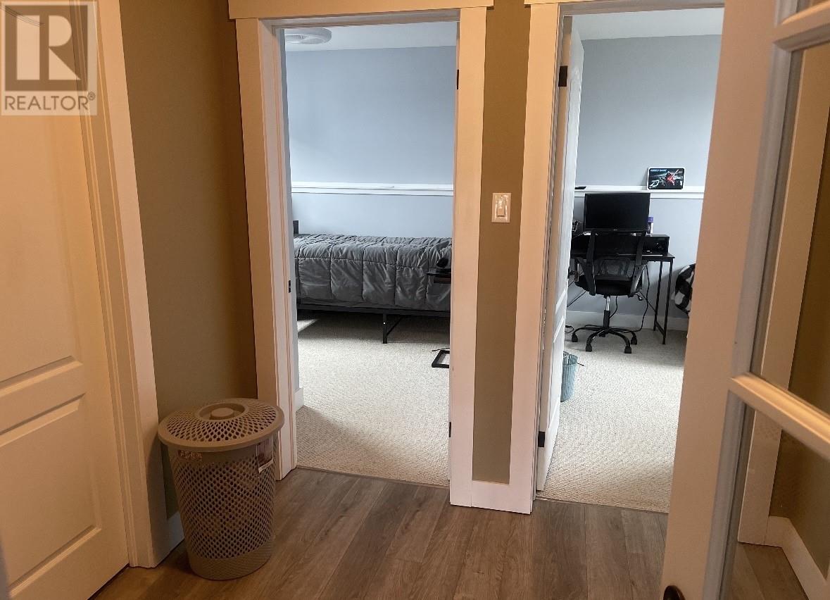 4 Ross Avenue - 40