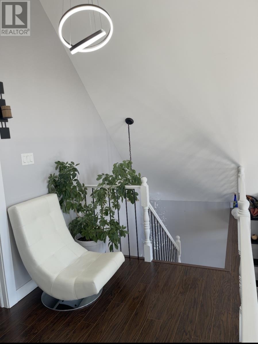 4 Ross Avenue - 27