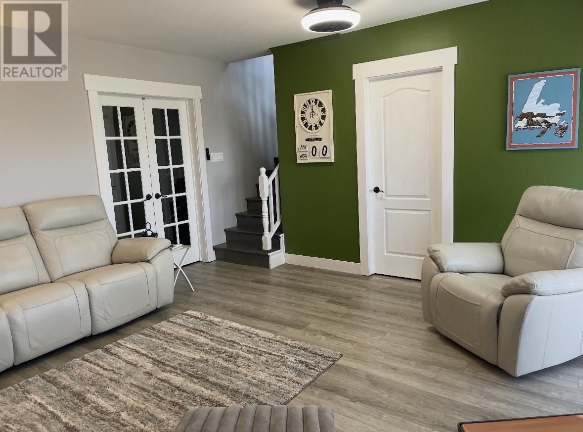 4 Ross Avenue - 36
