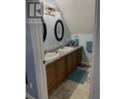 4 Ross Avenue thumbnail 32