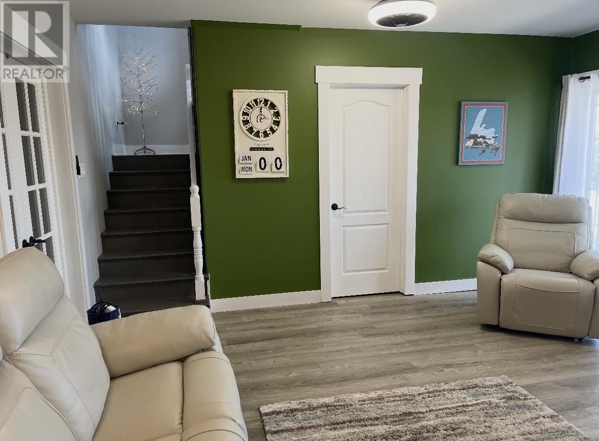4 Ross Avenue - 37
