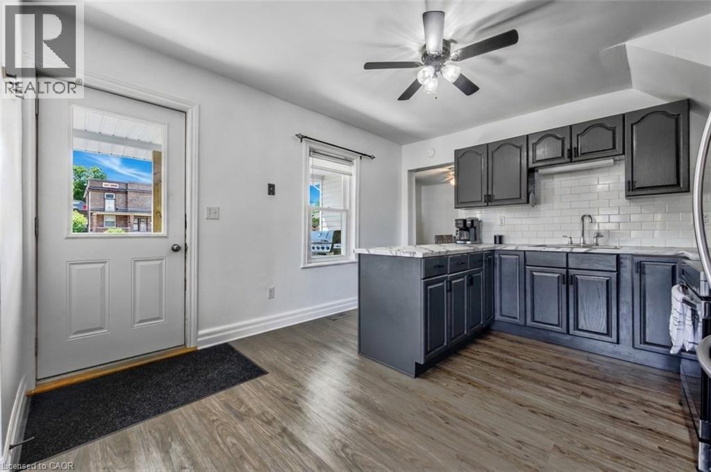 573 QUEEN ST E - 5