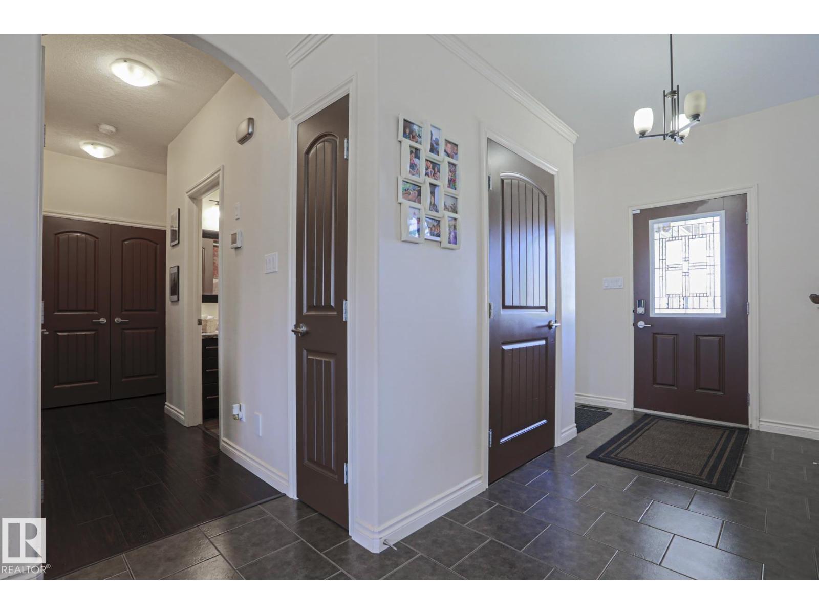 737 LAKESIDE DR, Rural Parkland County