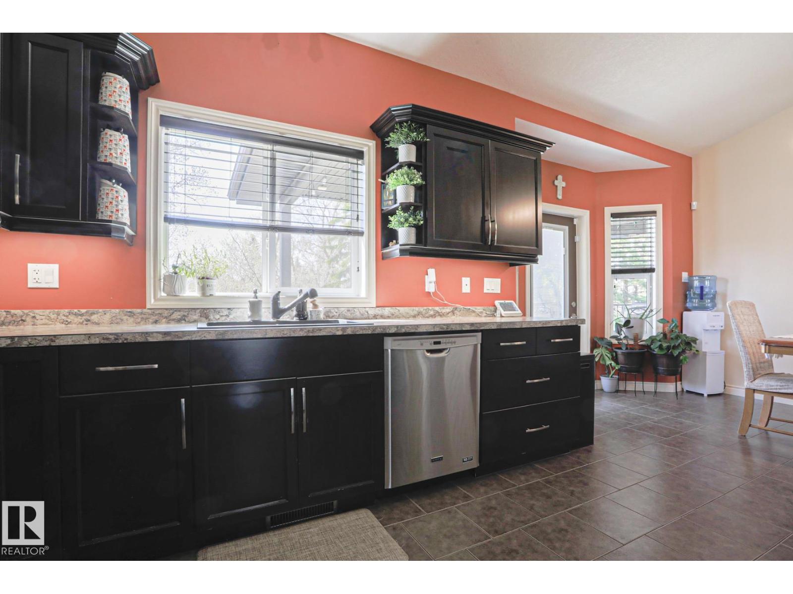 737 LAKESIDE DR, Rural Parkland County