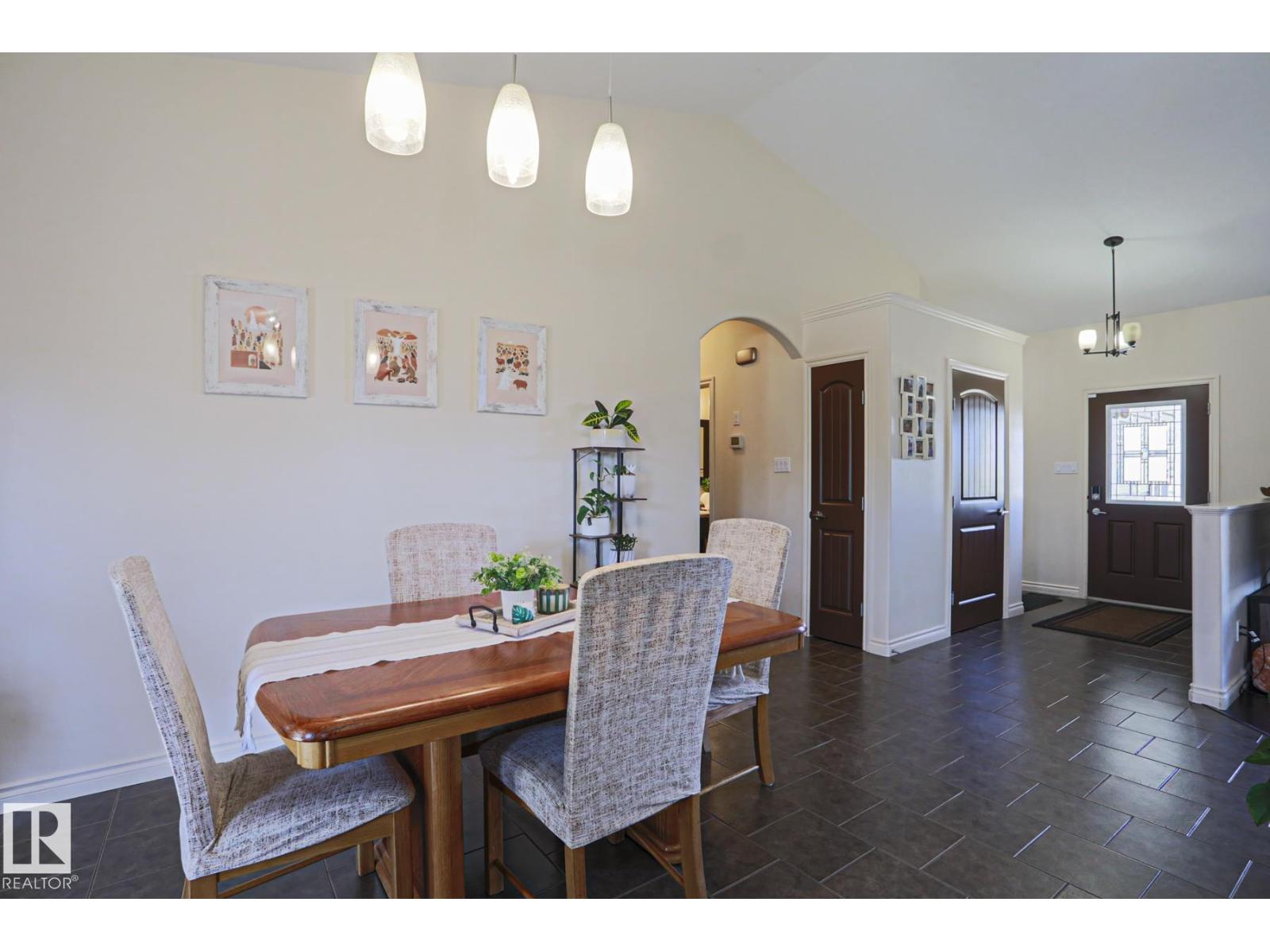 737 LAKESIDE DR, Rural Parkland County