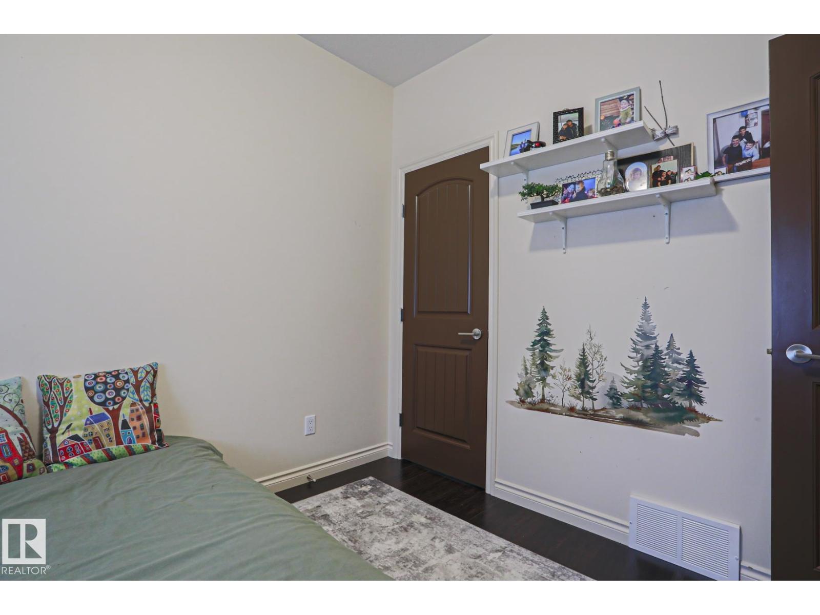 737 LAKESIDE DR, Rural Parkland County