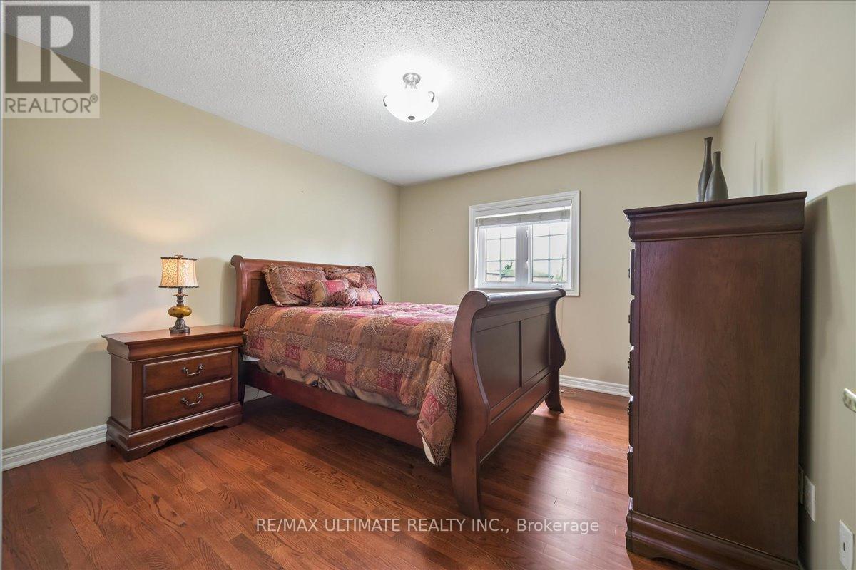 4 BATES COURT - 25