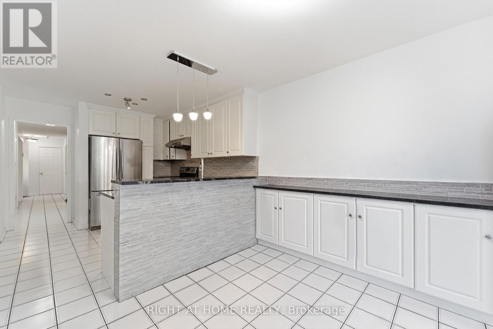 141 SANDOWN AVENUE - 11