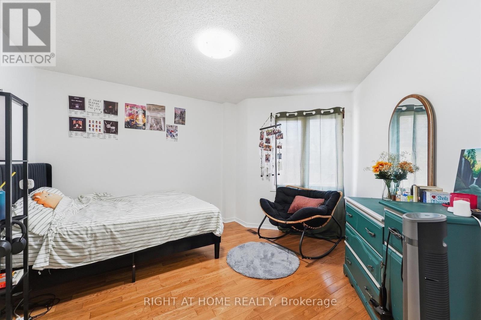 141 SANDOWN AVENUE - 16