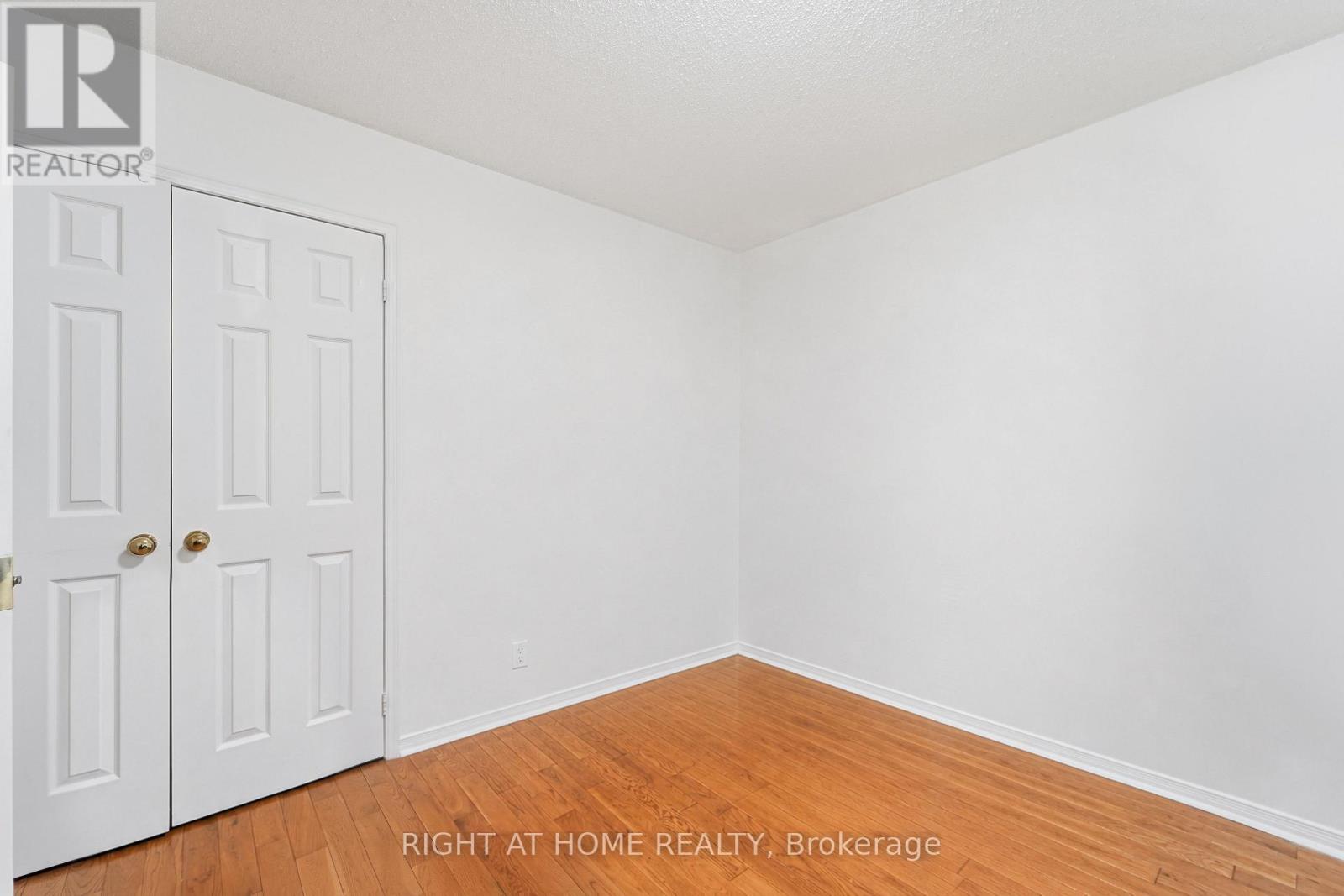 141 SANDOWN AVENUE - 17