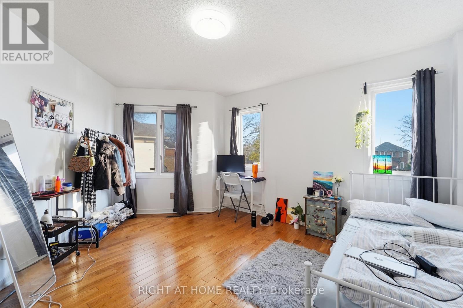 141 SANDOWN AVENUE - 20
