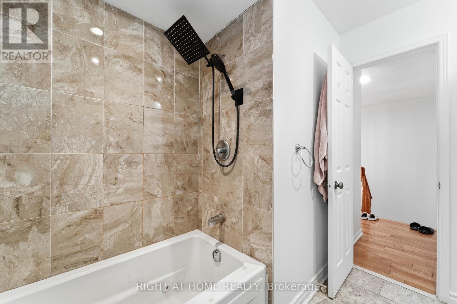 141 SANDOWN AVENUE - 22