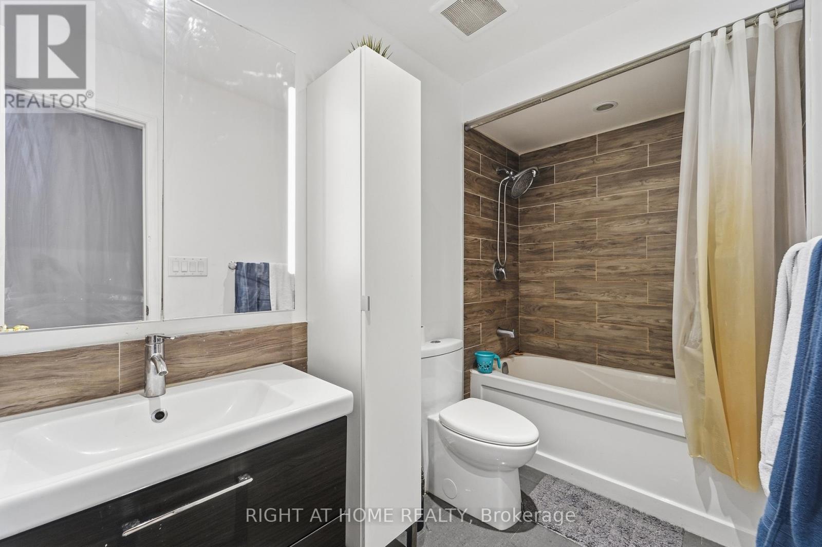 141 SANDOWN AVENUE - 29