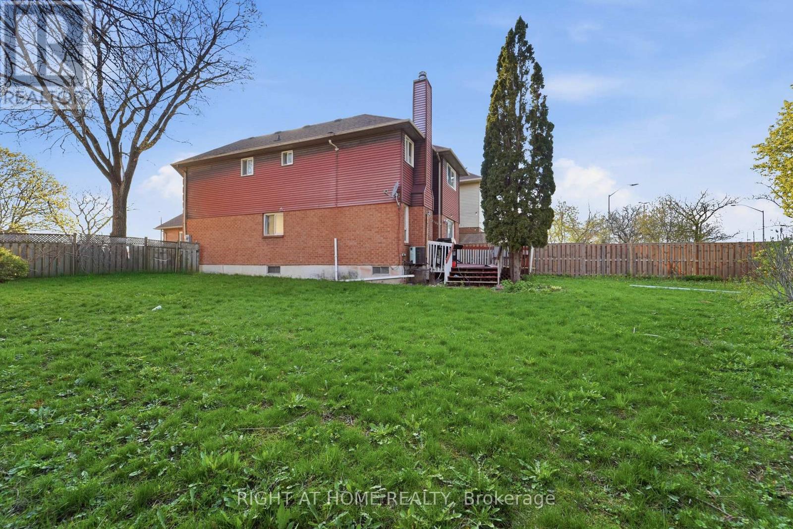 141 SANDOWN AVENUE - 38