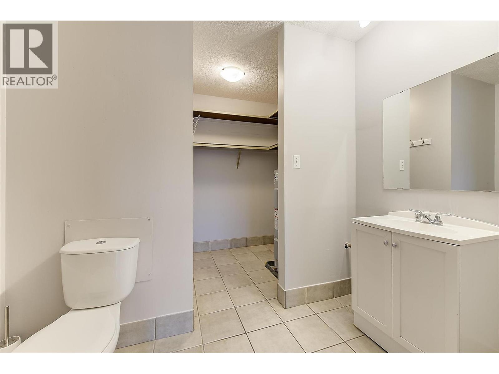 209 240 McIntosh Road, Kelowna