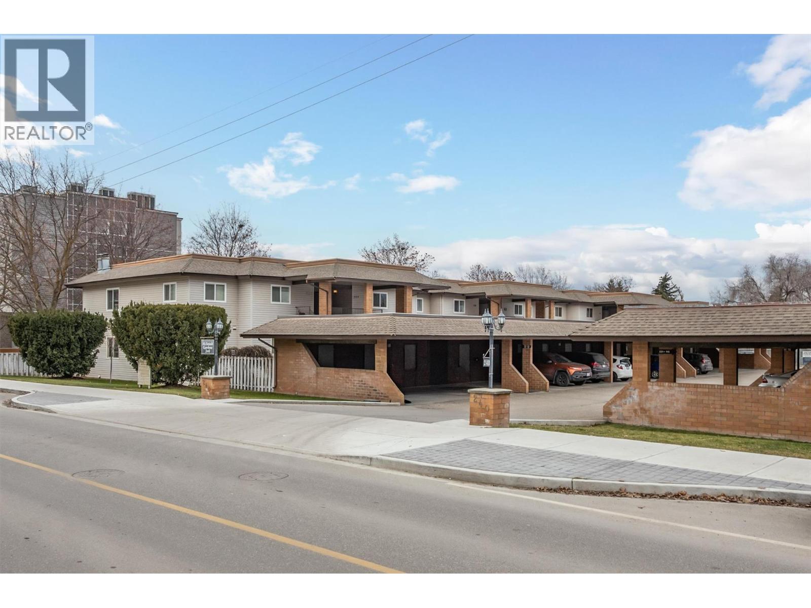 209 240 McIntosh Road, Kelowna