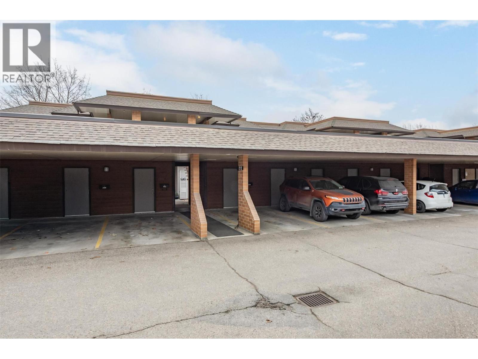 209 240 McIntosh Road, Kelowna